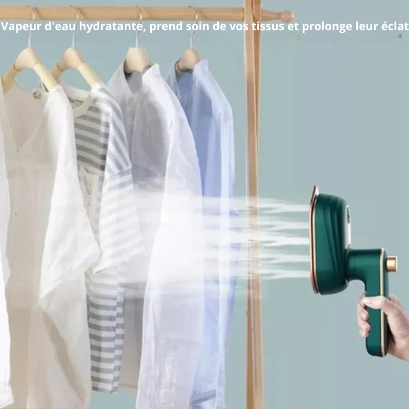 emme utilisant un défroisseur vapeur pour repasser une chemise directement sur cintre