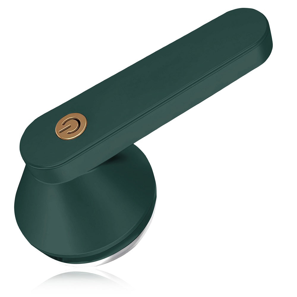 Appareil anti-bouloche vert sur un fond blanc