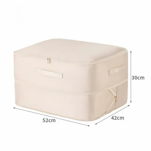 Un sac de rangement par compression couleur beige est exposé sur un fond blanc avec ses dimensions écrites