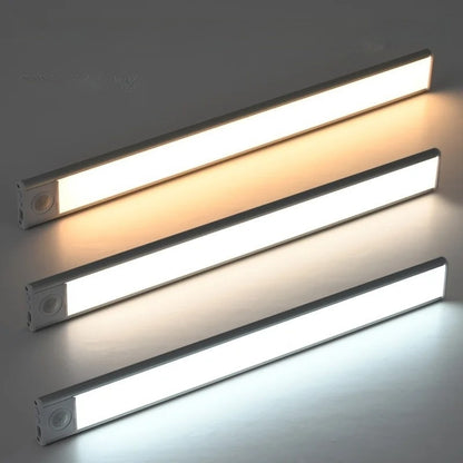 Trois lampes en barre aux leds avec chacune un niveau d'éclairage différent