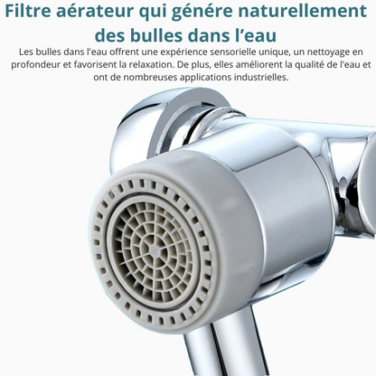 Gros plan sur la buse spéciale d'un robinet articulé